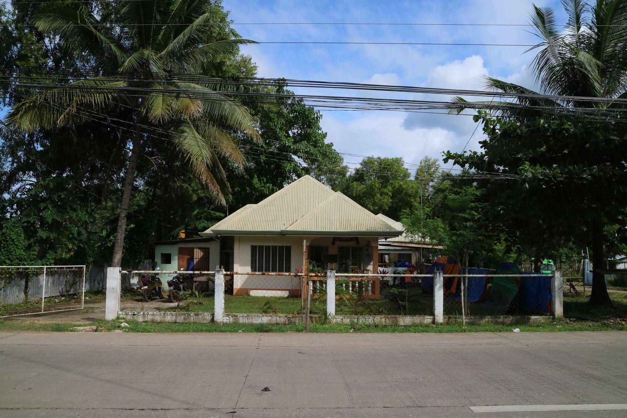 Bohemian Hostel Panglao Exterior foto